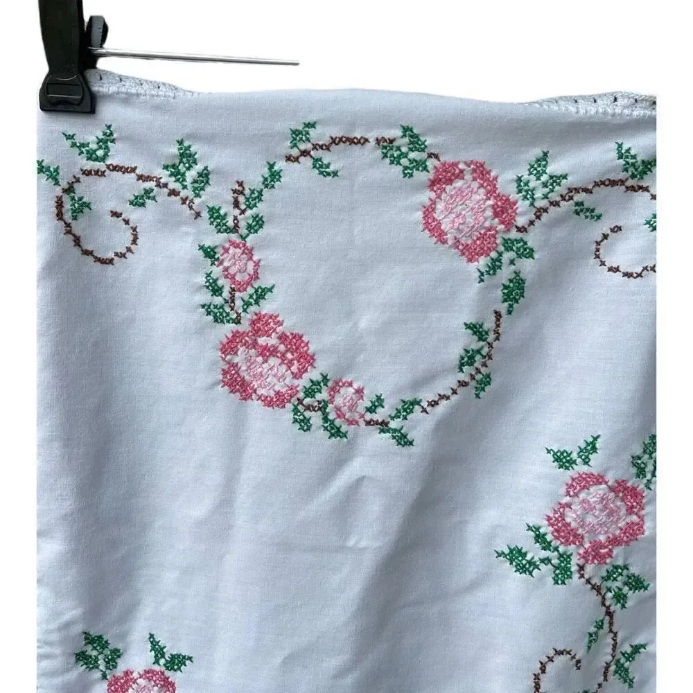Vintage embroidered floral crocheted edge table runner.